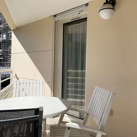 Apartment 2p A Juan Les Pins : Emplacement Ideal, Parking, Terrasses, Proche Et Commerces - Fr-1-252-188