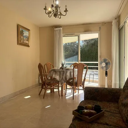 Apartment 2p A Juan Les Pins : Emplacement Ideal, Parking, Terrasses, Proche Et Commerces - Fr-1-252-188