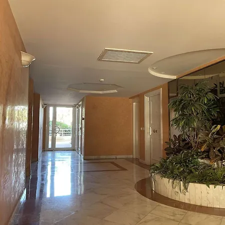 2p A Juan Les Pins : Emplacement Ideal, Parking, Terrasses, Proche Et Commerces - Fr-1-252-188 Apartment *