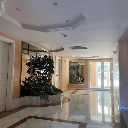 Apartment 2p A Juan Les Pins : Emplacement Ideal, Parking, Terrasses, Proche Et Commerces - Fr-1-252-188 Antibes