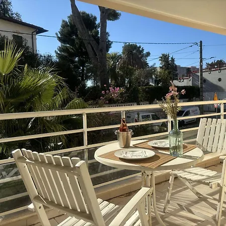 Apartment 2p A Juan Les Pins : Emplacement Ideal, Parking, Terrasses, Proche Et Commerces - Fr-1-252-188